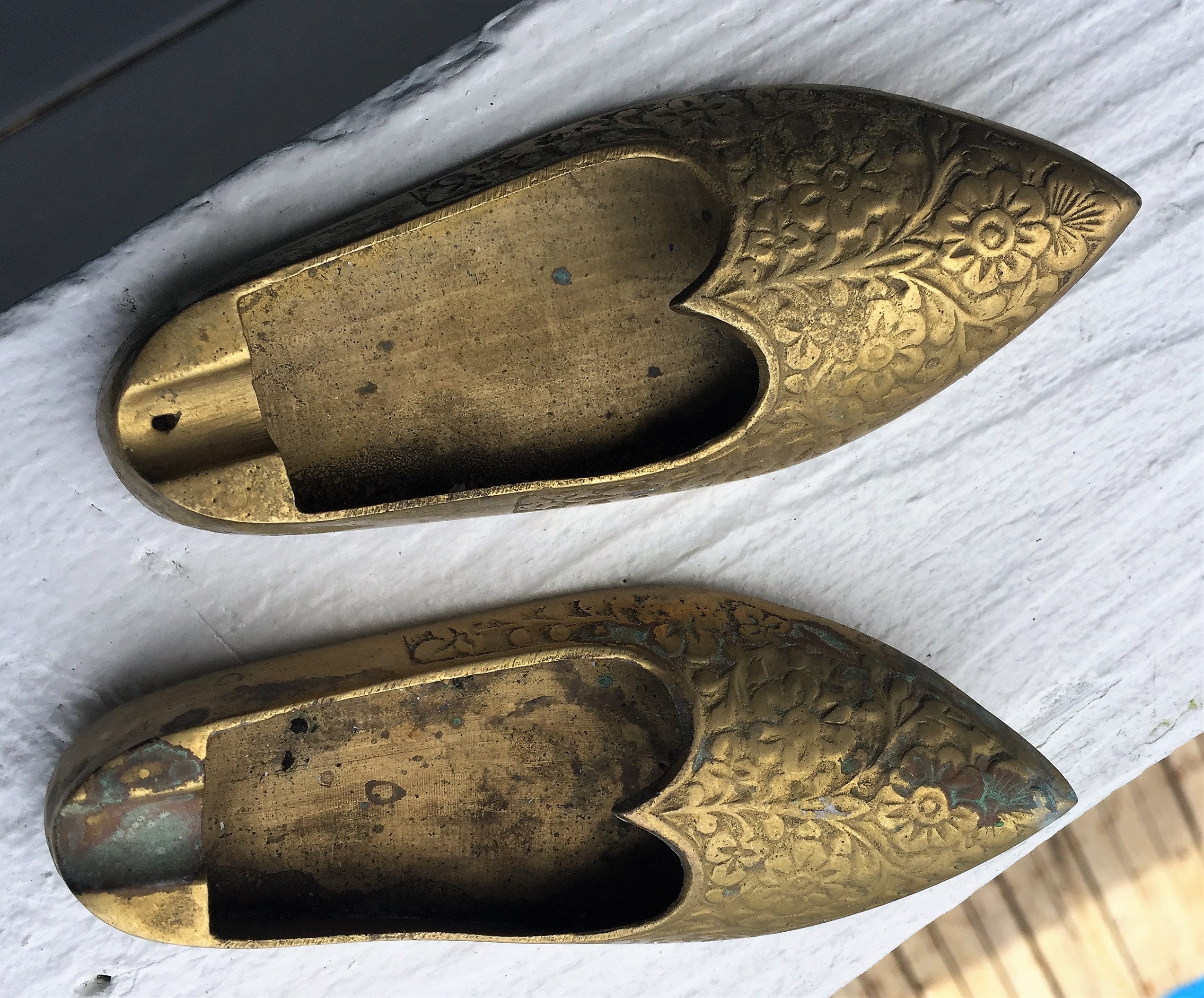 2pc Vintage Brass Shoe Ashtray- Ornate Brass Decorative Shoe 2pc Vintage Brass Shoe Ashtray- Ornate Brass Decorative Shoe