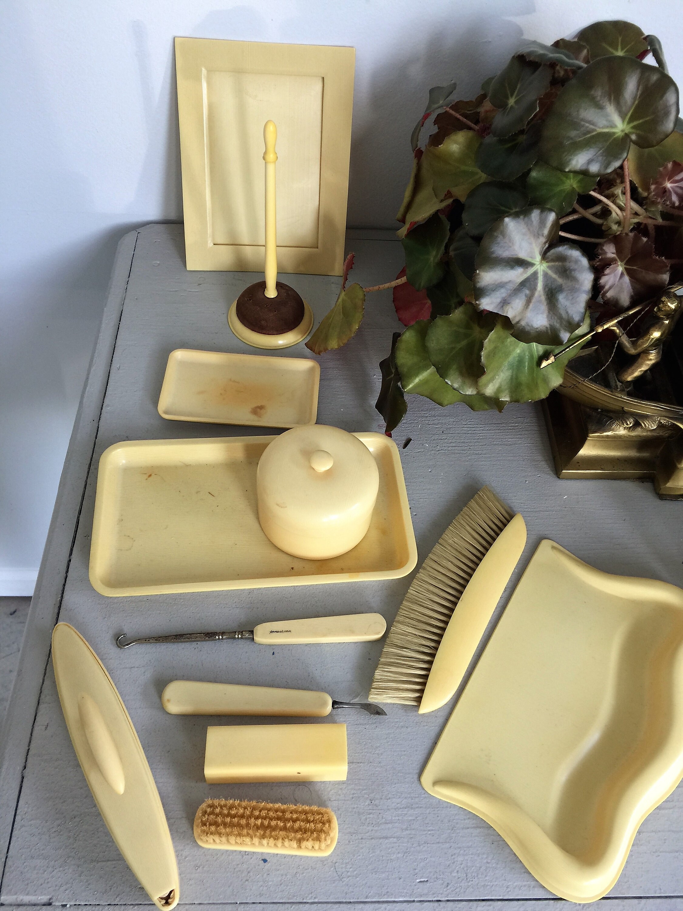 Vintage Plastic Vanity Sets/ 1940s Ivory Py Ra Lin Company Vanity Sets