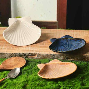 Keramische schelplepelsteun, handgemaakte sint-jakobsschelphouder, rustieke keukengereisteun, Coastal Cottagecore-tafeldecor