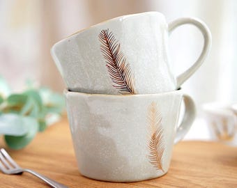 Handmade Ceramic Gold Feather Mug, Earthy Glaze Latte Mug, Textured Ceramic Cup，Minimalist Stoneware Mug, Rustic Coffee Lover Gift