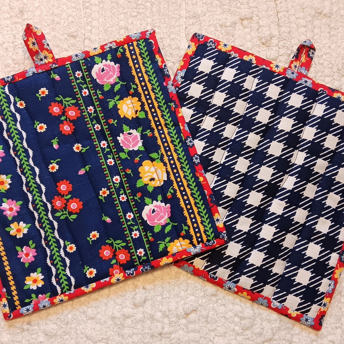 Quilted Potholders Hot Pads Set of 2 Vintage Floral Spring Summer Upcycled