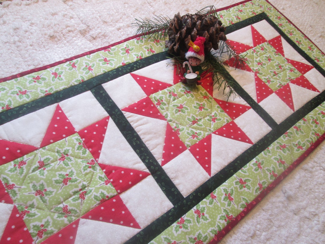Christmas Stars Quilted Table Runner 30.5 X 13.5 Topper Winter Holly ...