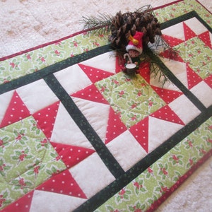 Christmas Stars Quilted Table Runner 30.5 x 13.5 Topper Winter Holly Country Farmhouse Rustic Cottage Chic Bright