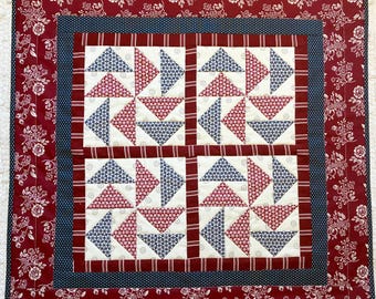 Quilted Table Topper Patriotic Americana Independence Day (21.25" Square)