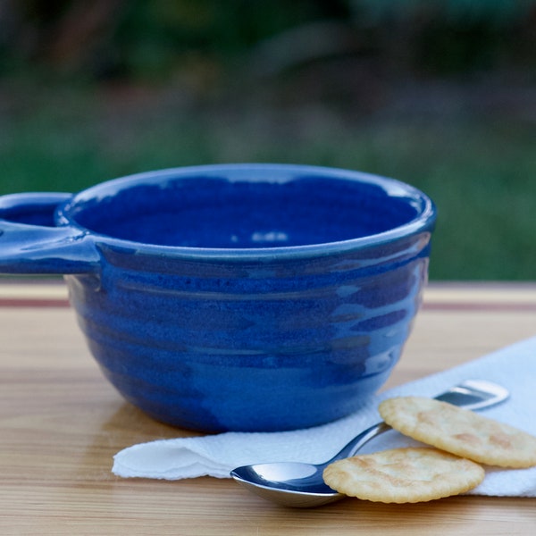 Tasse à soupe en poterie en bleu profond