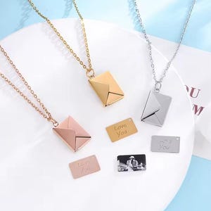 Collar con carta de amor personalizada: colgante de sobre de acero inoxidable con mensaje oculto. Regalo de joyería personalizado para parejas.