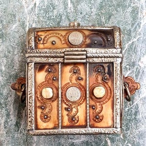 Cofre de recuerdos vintage marroquí de hueso de bovino y ribetes de metal • Baúl de baratijas bereber tallado a mano
