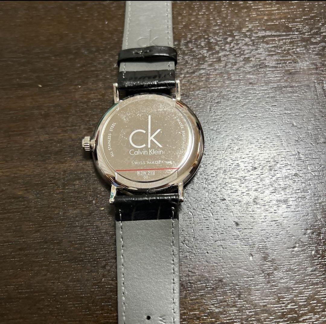 ヴィンテージ カルバン・クライン スイス製腕時計 – シルバー文字盤
