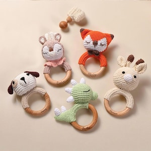 Sonajero de bebé personalizado con nombre, sonajero de crochet personalizado, sonajero de crochet de madera con animal grabado, sonajero hecho a mano, regalo para baby shower y recién nacido.