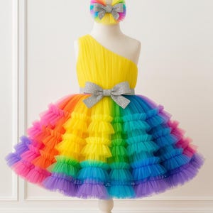Regenbogen One Shoulder Baby Mädchen Geburtstagskleid | Buntes Tüll Kleinkind Partykleid | Tutu Kleid für Cake Smash & Fotoshooting