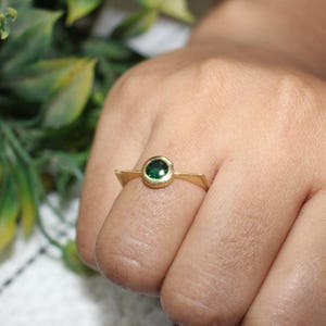 Emerald Sterling Silver Ring: Geometric Design, Natural Gemstone