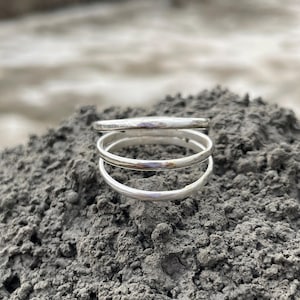 Anello a tripla fascia in argento sterling / Anello avvolgente minimalista / Anello a fascia aperta fatto a mano / Anello regolabile delicato / Anello impilabile boho