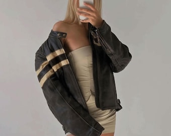 Zwart leren damesbikerjack: vintage oversized stijl