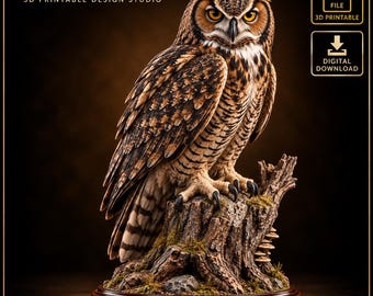 Könnte beinhalten: Eine 3D-druckbare STL-Datei als digitaler Download, die eine detaillierte Uhu-Figur auf einem strukturierten Baumstumpf mit Moos und kleinen Pilzen zeigt. Das Design enthält den Text PRINTUTILITYLAB 3D PRINTABLE DESIGN STUDIO, STL FILE und DIGITAL DOWNLOAD.