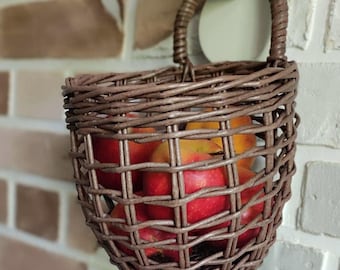 Cesta colgante de mimbre: organizador de pared para cocina de estilo rústico de 18 x 16 x 23 cm.