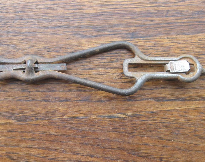 Antique Rusty Can Opener PEERLESS Patent 1903 Rustic Country Kitchen