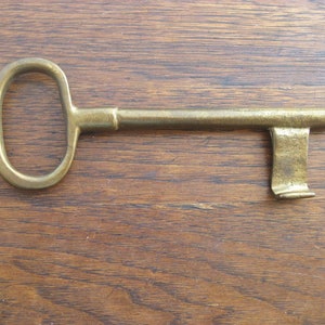 Iron Skeleton Key Set on Ring Fake Jailer Keys Halloween Prop Old