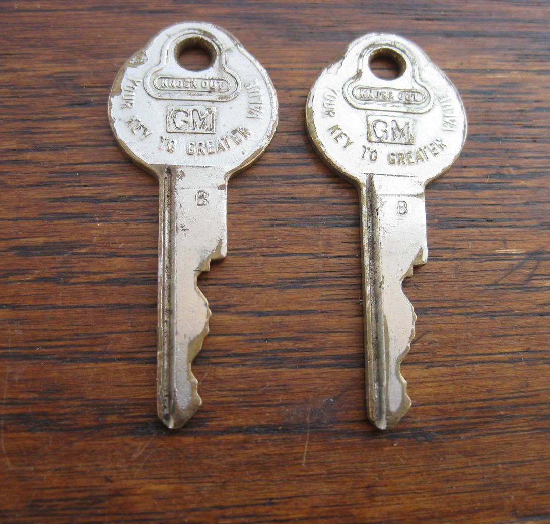 17 Old Vintage and Antique Keys Skeleton Door Rusty Key GM 