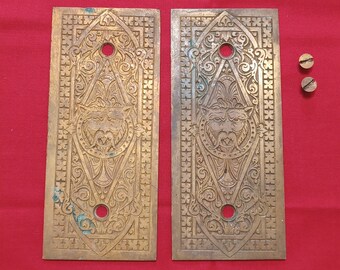 Russell & Erwin Antique Bronze Door Hinge Pair Of Ornate Cover Plates Only With 2 Screws Lion's Heads Salvaged Door Parts Hardware c