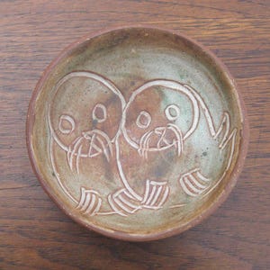 Vintage Inuit Art Pottery Bowl Hand-Painted Seal Design Native Indigenous Home Cottage Decor