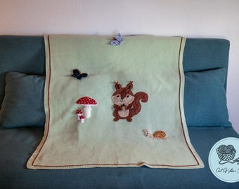 SCHEMA ALL'UNCINETTO Coperta "Lo scoiattolo nel bosco" - Applique (pdf, termini USA)