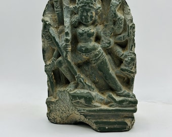 Antico rilievo in pietra verde pakistana del XIV secolo - Dea indù Durga