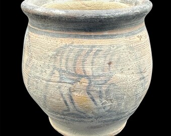 インダス文明の古代テラコッタ壺 – 二色幾何学模様の陶器、紀元前3300