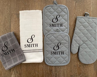 Personalized Kitchen Set, FIVE piece Customized Set, Potholder-Oven Mitt, New Home Owner Gift Set, Wedding Gifts, Mother's Day Gift Sets