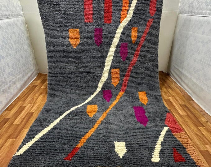 Handmade Moroccan Boujad Rug: Gray Wool Berber Carpet, Abstract Multicolor Design (4x8 ft)