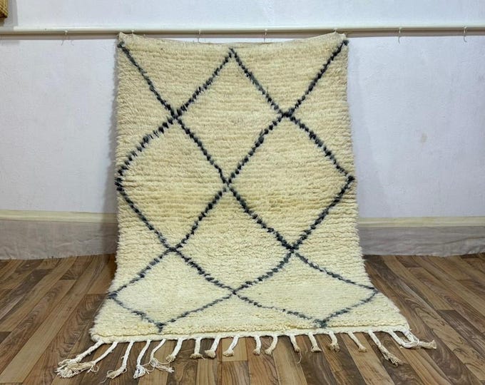 Minimalist Berber Moroccan Wool Rug – Cream Ivory with Black Diamond Pattern, Handwoven Berber Carpet, Soft Wool Area Rug