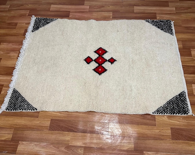 Minimalist Moroccan Rug – Handwoven Wool Berber Carpet with Red Geometric Diamond Motif & Black Corner Patterns – Modern Boho Decor