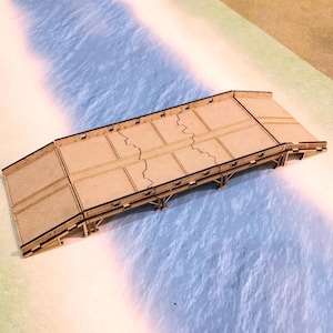 Puede incluir: Una taza de cerámica blanca con un asa negra y el texto "But First, Coffee" en un estilo manuscrito. La taza está sobre una superficie blanca. La taza mide 10 cm de alto.