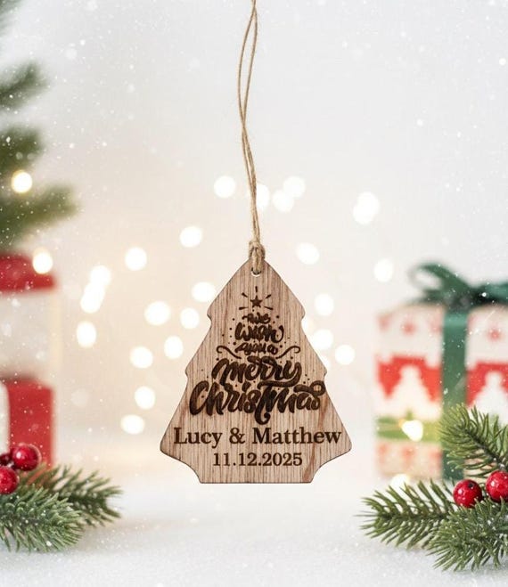 パーソナライズされた木製クリスマスツリー型オーナメント：刻印入り