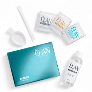 Pode incluir: Uma variedade de produtos de beleza, incluindo uma caixa verde-azulado com o texto "ÉLAN PROFESSIONAL LINE", pequenos pacotes, um frasco de removedor de cor da pele e aplicadores. A caixa diz "EYEBROW GEL TINT 02 dark brown."