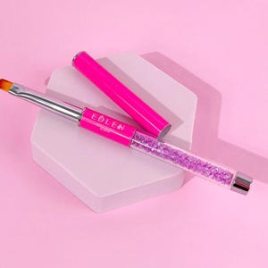 Edlen Gel Oval Brush No. 6 for working with bases, tops and gels
