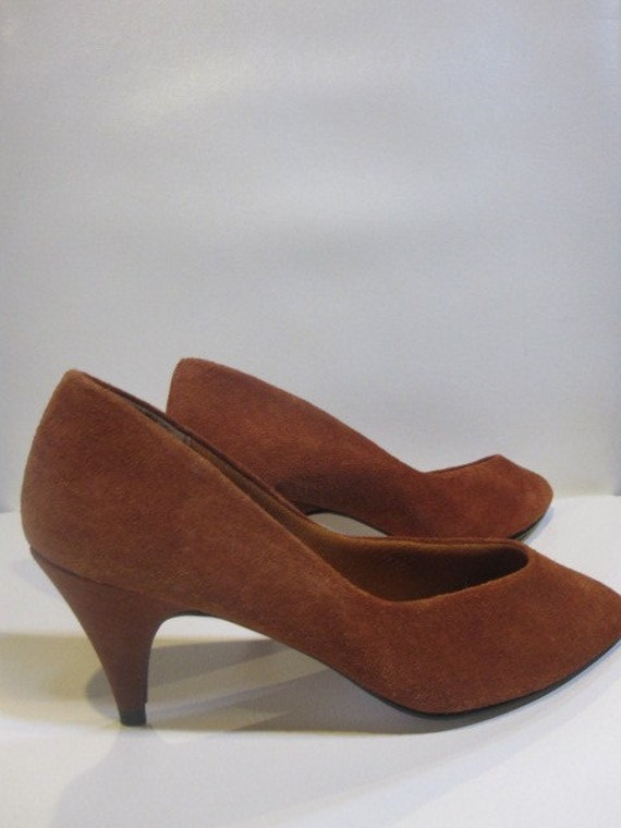 rust colored pumps