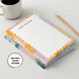 Bloco de notas personalizado com borda ondulada, nome e iniciais personalizados, bloco de notas adesivas com monograma em aquarela, presente para professora que acabou de sair do emprego.