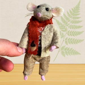 Needle Felted Mouse Dollhouse Miniature: Autumn Collector Figure