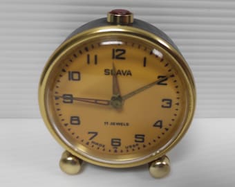 SEVANI (СЕВАНИ) 製のオリジナル ソビエト機械式目覚まし時計。部分的