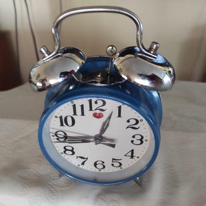 Vintage mechanical clock/ Mechanical Alarm Clock//China Vintage Clock//Working Retro Clock//Desk Alarm Clock// Bedside Clock