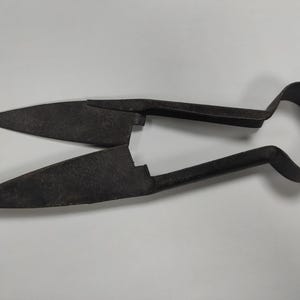 Vintage schapenscharen//Primitief antiek//Metalen schapenscharen//Handgesmede schapenscharen//Schaar voor het knippen van schapen//Antieke schapenscharen