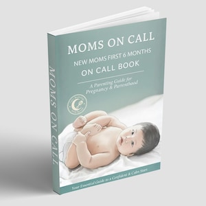 Puede incluir: Un libro titulado "MOMS ON CALL" con una cubierta verde claro. La portada presenta un bebé acostado y el texto "NEW MOMS FIRST 6 MONTHS ON CALL BOOK" y "A Parenting Guide for Pregnancy & Parrenthood."