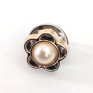 Gold Modesty Brooch Pin - Vintage Brooch - Elegant Jewellery - Classic Pin - Women&#39;s Fashion Accessory