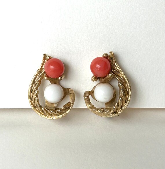 Costume White and Coral on gold Clip Earrings - image 1