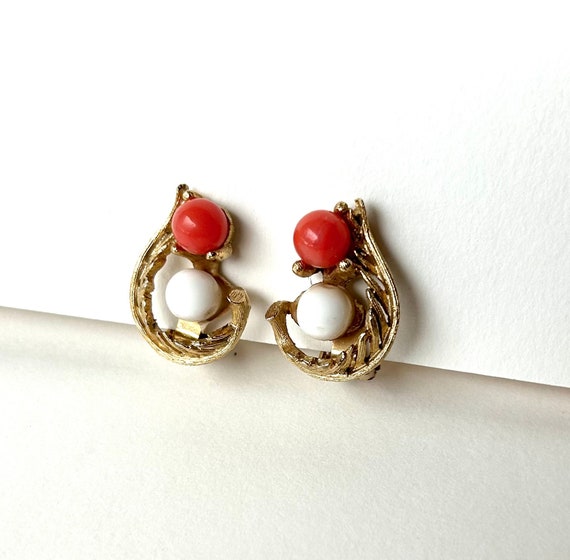 Costume White and Coral on gold Clip Earrings - image 2