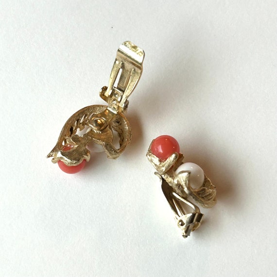 Costume White and Coral on gold Clip Earrings - image 5