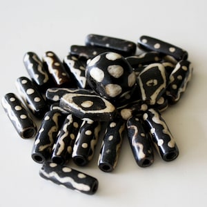 Vintage African trade beads - 26 Beads