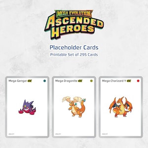 Puede incluir: Tres cartas coleccionables con Mega Gengar, Mega Dragonite y Mega Charizard Y. Las cartas son blancas con ilustraciones de personajes y texto. La imagen incluye el texto "MEGA EVOLUTION ASCENDED HEROES" en la parte superior.