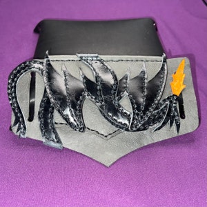 Cartera con cinturón de cuero de dragón negro