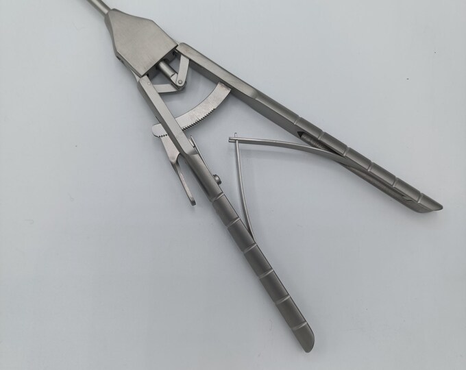 Laparoscopic Needle Holder – 5mm Reusable Surgical Instrument for Precision Suturing, Stainless Steel Needle Driver